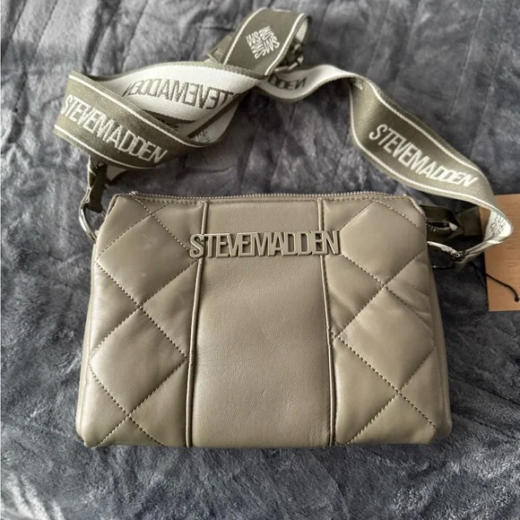 Steve Madden Quilted Crossbody Bag Taupe Beige Adjustable Strap NWT - Picture 2 of 8